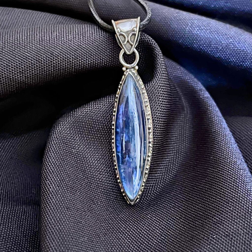 Cianita o Distena azul - imagen-de-whatsapp-2025-04-25-a-las-09.57.17_06eb1989.jpg
