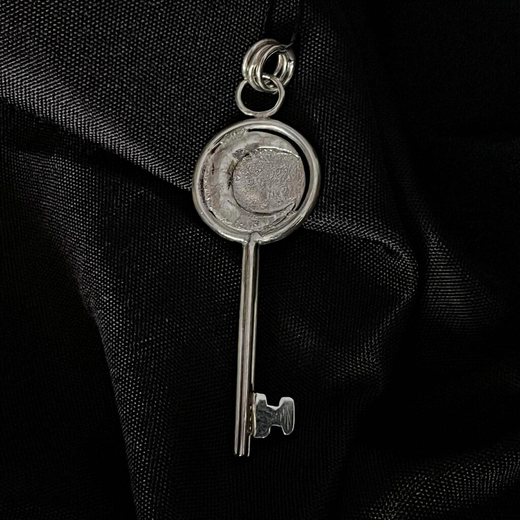 Llave luna - imagen-de-whatsapp-2025-04-25-a-las-11.03.53_6ef6717b.jpg