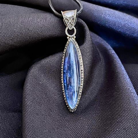 Cianita o Distena azul
